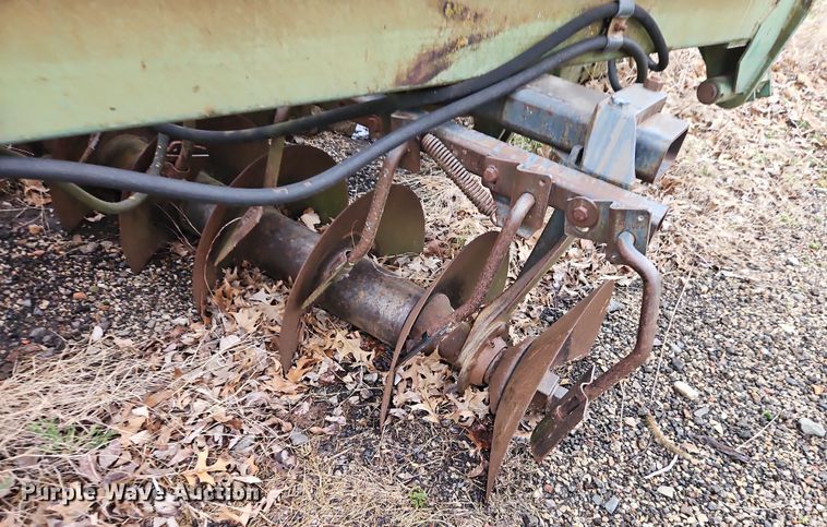 image for item DT7704 John Deere 335 tandem disk