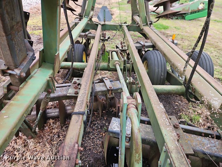 image for item DT7704 John Deere 335 tandem disk