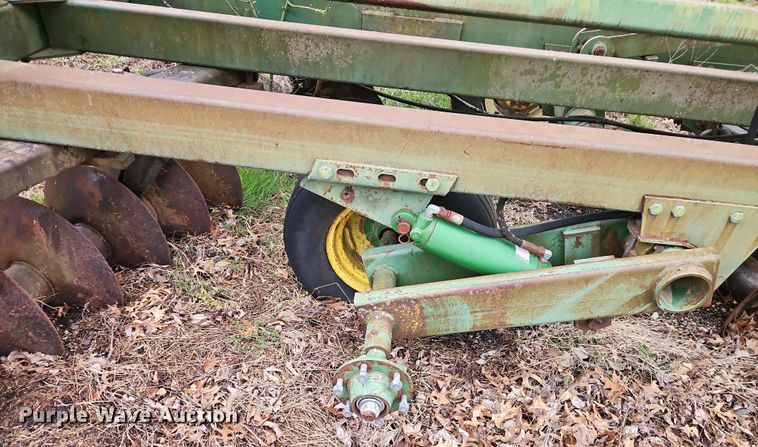 image for item DT7704 John Deere 335 tandem disk
