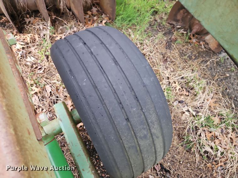 image for item DT7704 John Deere 335 tandem disk