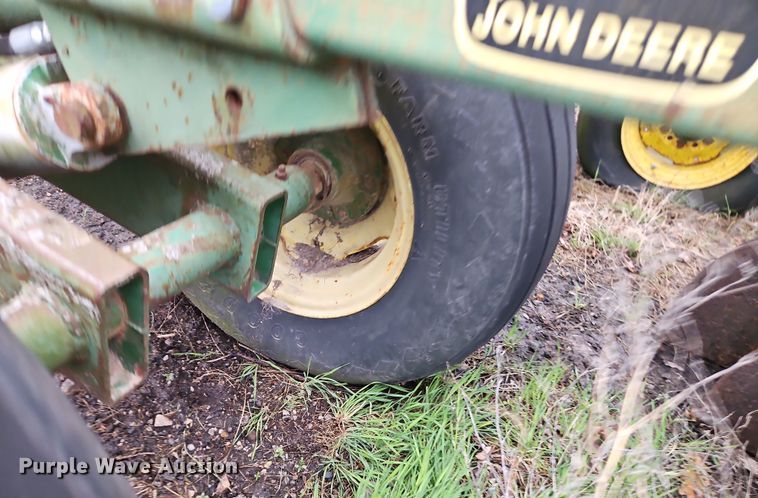 image for item DT7704 John Deere 335 tandem disk