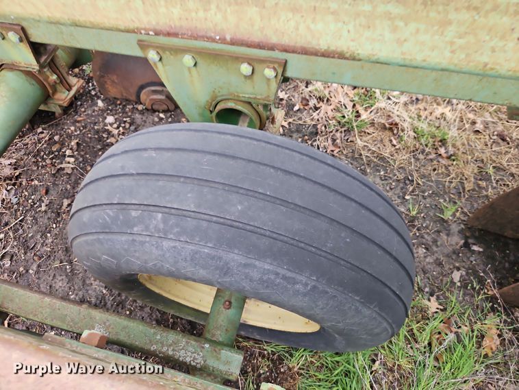 image for item DT7704 John Deere 335 tandem disk