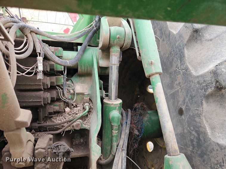 image for item DT7708 1995 John Deere 8100 tractor