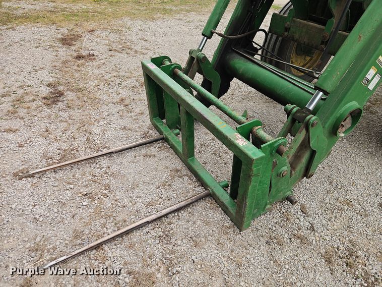 image for item DT7708 1995 John Deere 8100 tractor