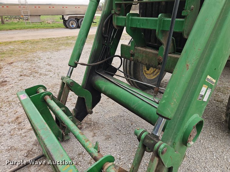 image for item DT7708 1995 John Deere 8100 tractor