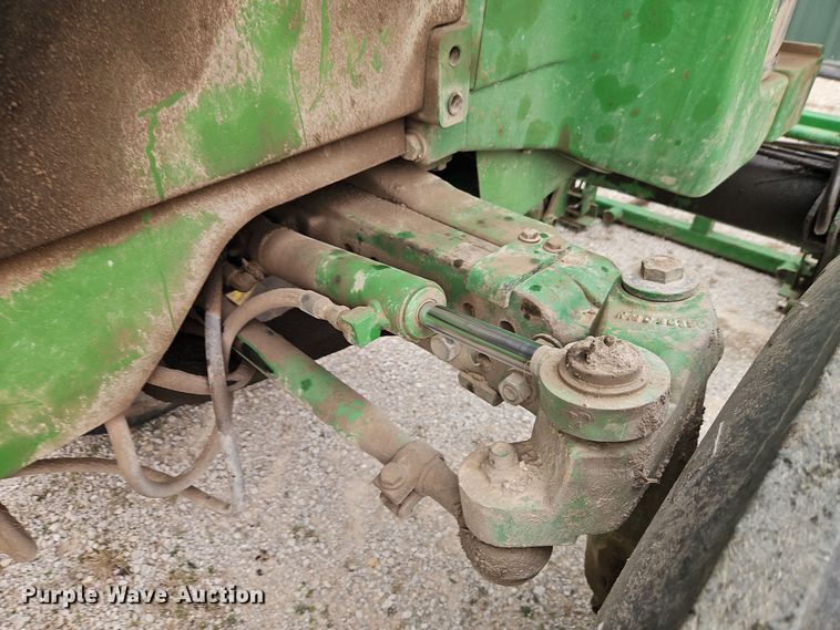 image for item DT7708 1995 John Deere 8100 tractor