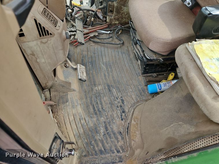 image for item DT7708 1995 John Deere 8100 tractor