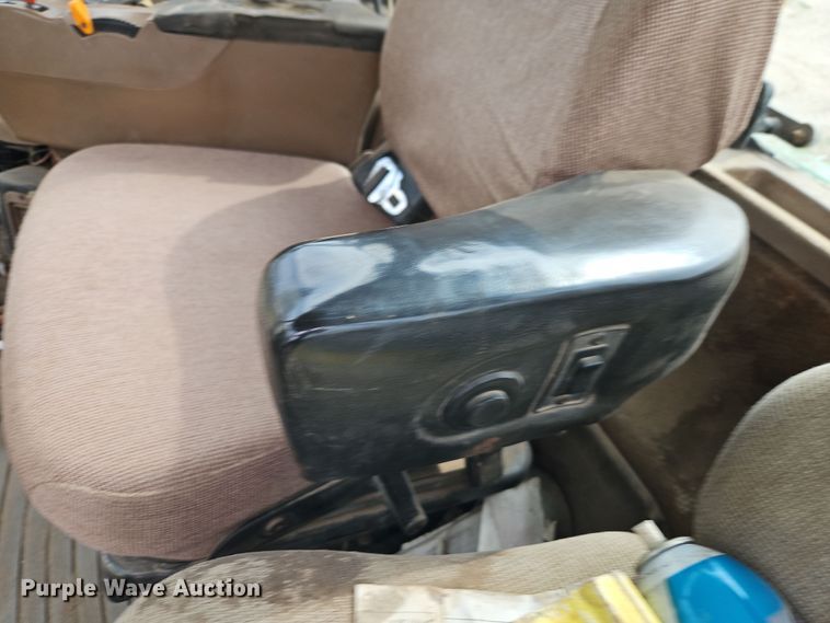 image for item DT7708 1995 John Deere 8100 tractor