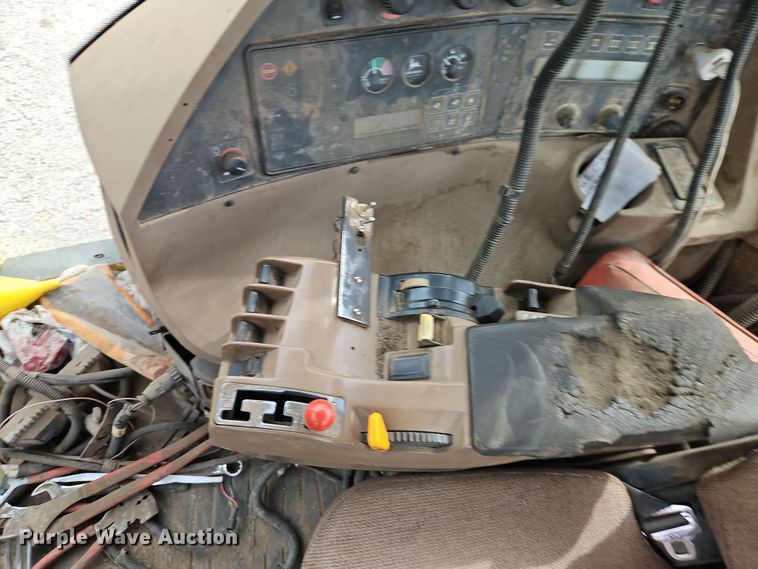 image for item DT7708 1995 John Deere 8100 tractor