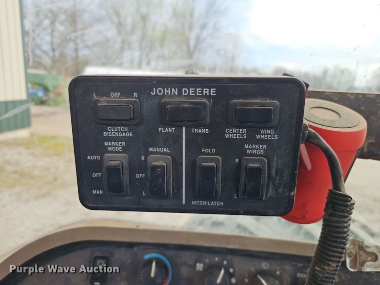 image for item DT7708 1995 John Deere 8100 tractor