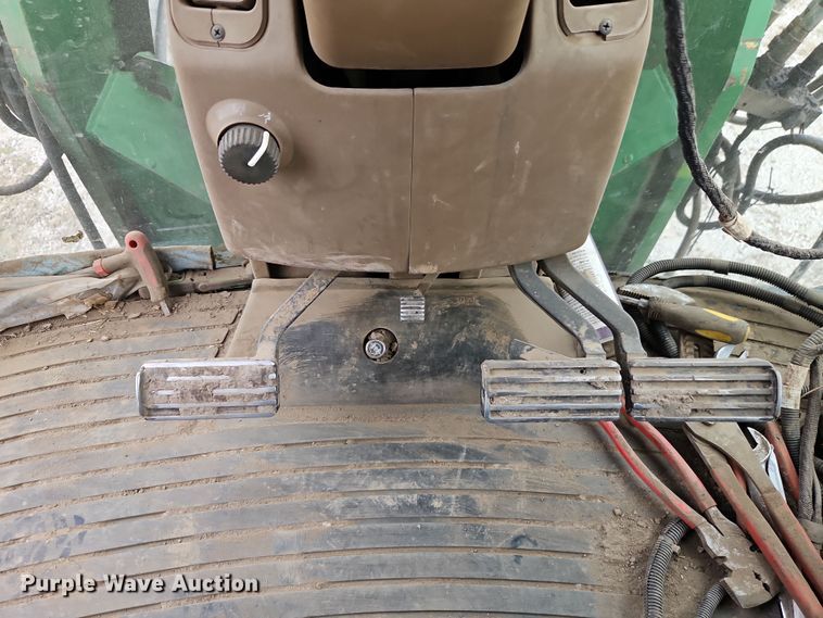 image for item DT7708 1995 John Deere 8100 tractor