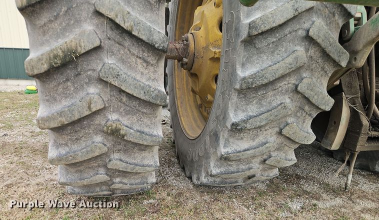 image for item DT7708 1995 John Deere 8100 tractor