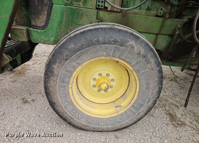 image for item DT7708 1995 John Deere 8100 tractor