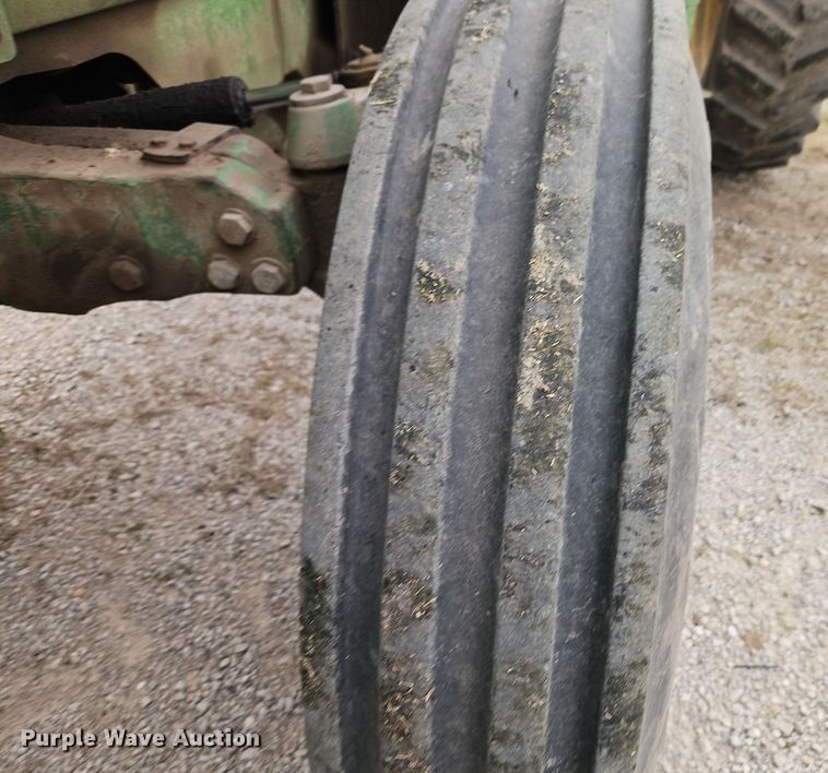 image for item DT7708 1995 John Deere 8100 tractor