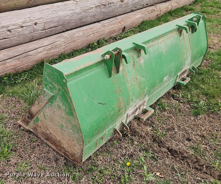 image for item DT7708 1995 John Deere 8100 tractor