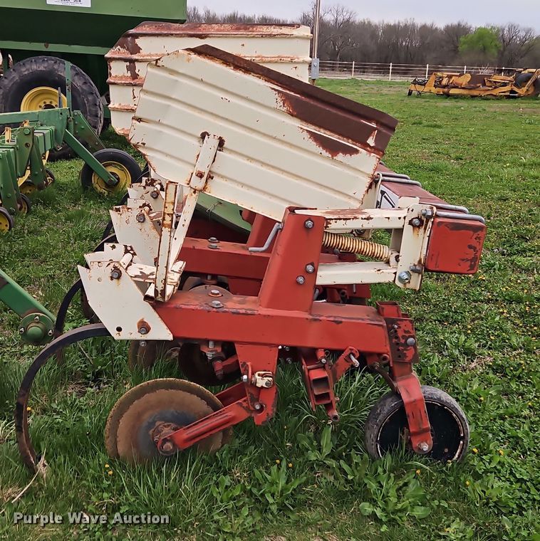 image for item DT7709 Tebben Manufacturing row crop cultivator