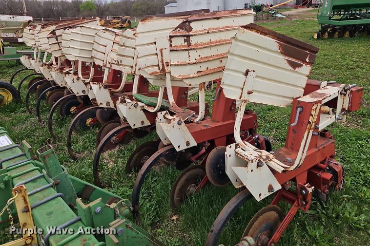 image for item DT7709 Tebben Manufacturing row crop cultivator