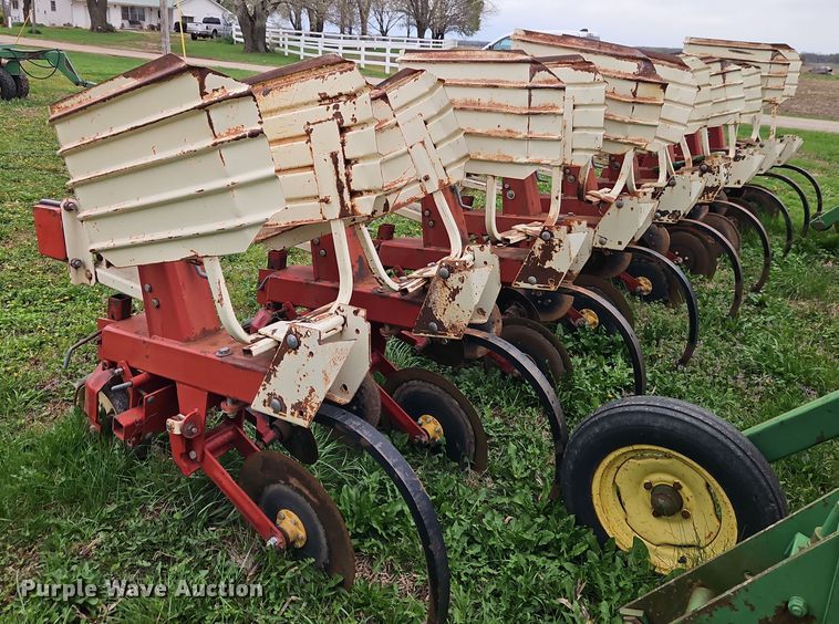 image for item DT7709 Tebben Manufacturing row crop cultivator