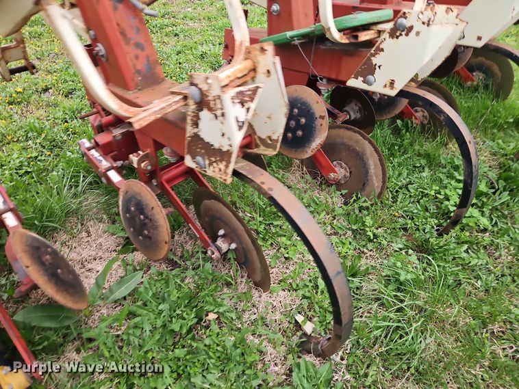 image for item DT7709 Tebben Manufacturing row crop cultivator