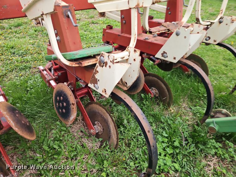 image for item DT7709 Tebben Manufacturing row crop cultivator