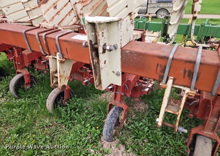 image for item DT7709 Tebben Manufacturing row crop cultivator