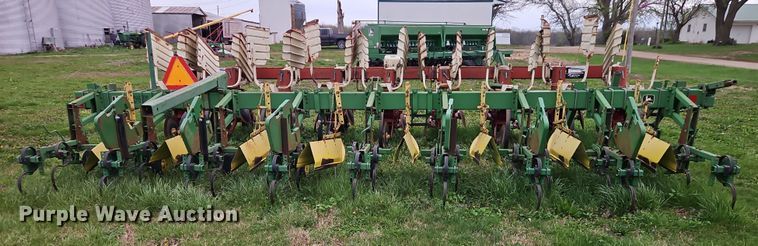 image for item DT7710 John Deere 825 row crop cultivator