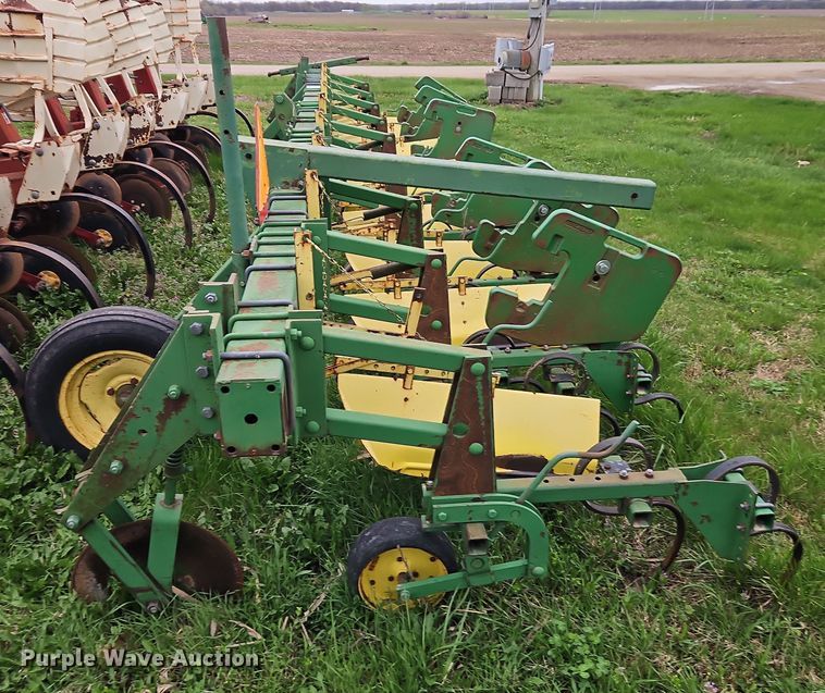 image for item DT7710 John Deere 825 row crop cultivator