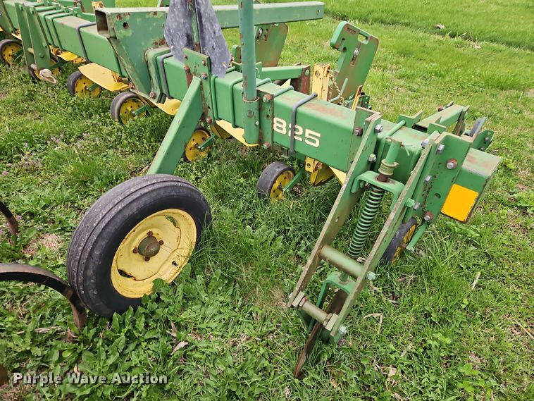 image for item DT7710 John Deere 825 row crop cultivator