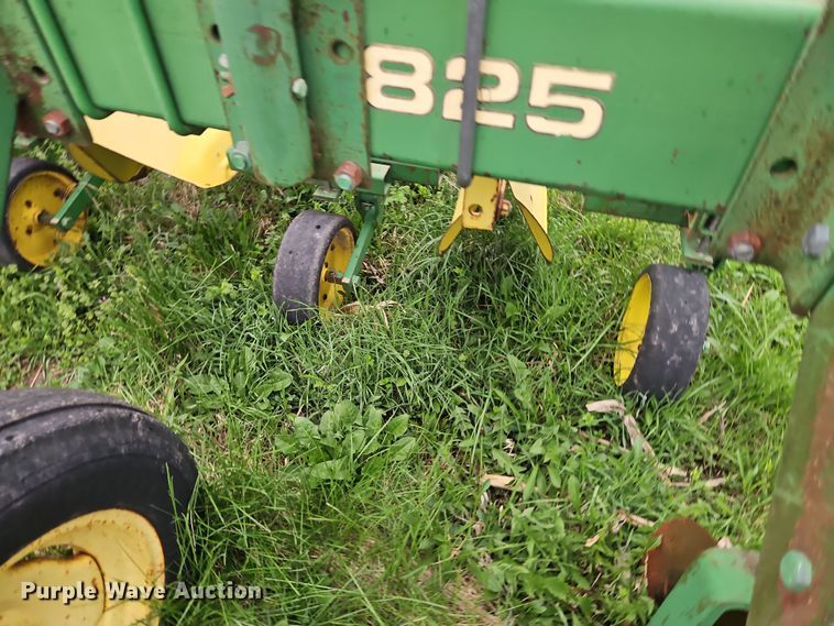image for item DT7710 John Deere 825 row crop cultivator