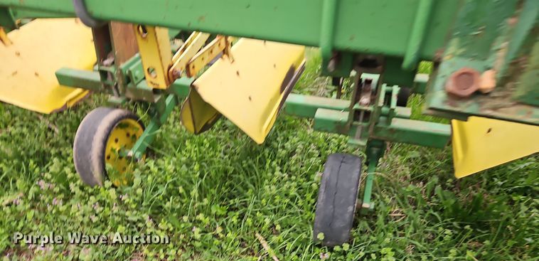 image for item DT7710 John Deere 825 row crop cultivator