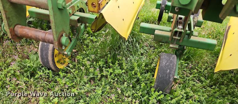 image for item DT7710 John Deere 825 row crop cultivator
