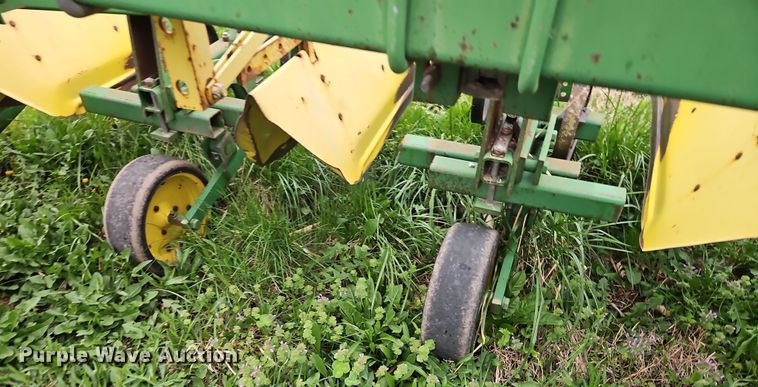 image for item DT7710 John Deere 825 row crop cultivator