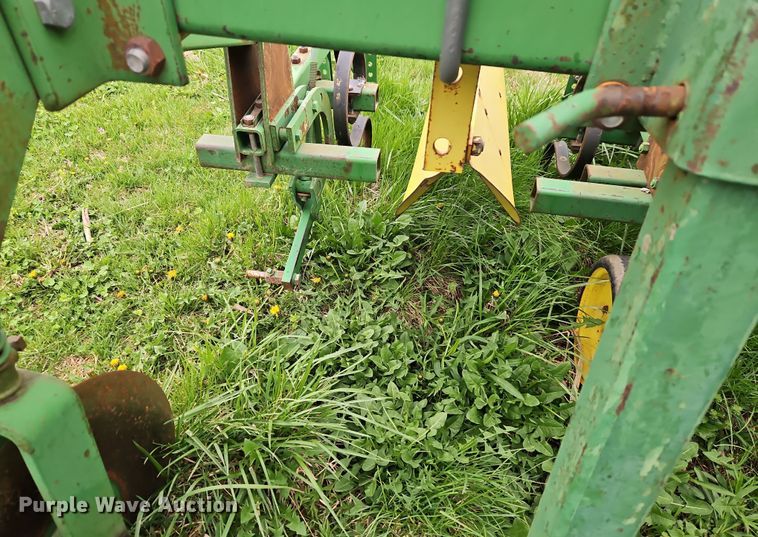 image for item DT7710 John Deere 825 row crop cultivator