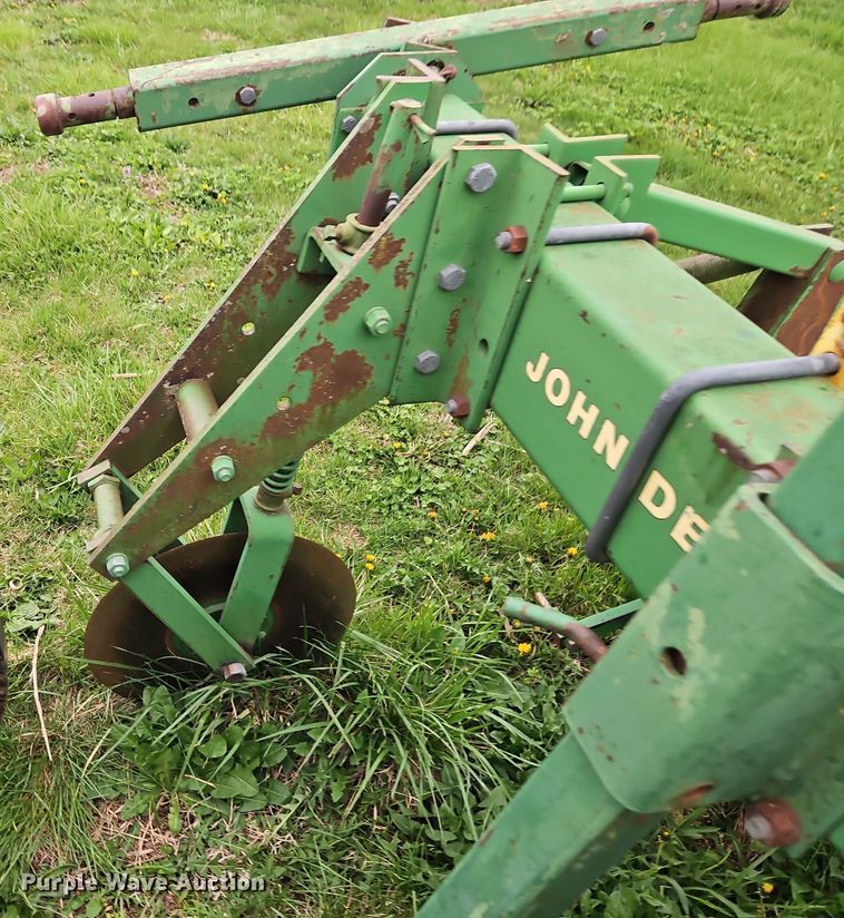 image for item DT7710 John Deere 825 row crop cultivator