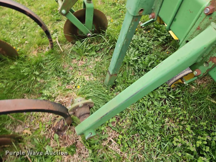 image for item DT7710 John Deere 825 row crop cultivator
