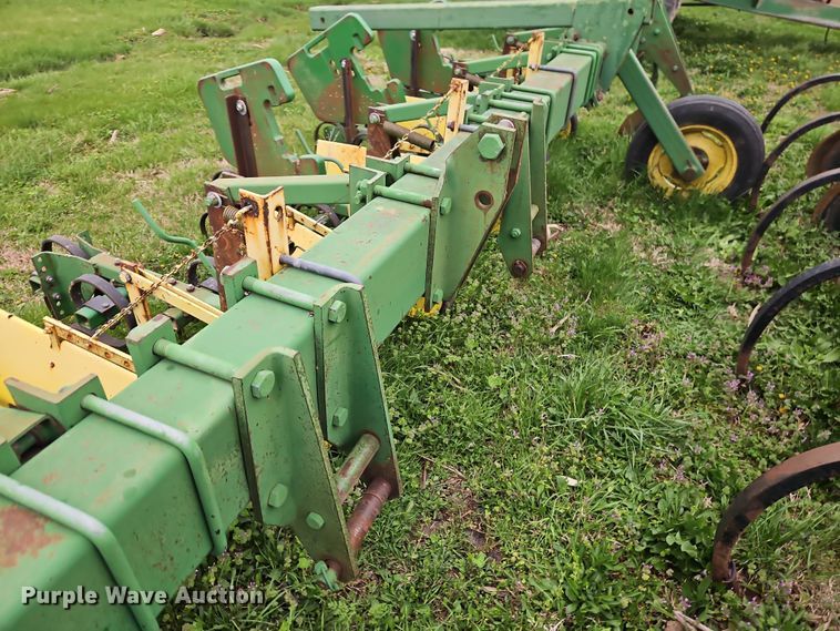 image for item DT7710 John Deere 825 row crop cultivator