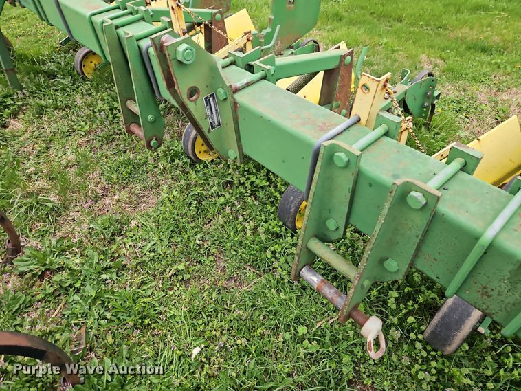 image for item DT7710 John Deere 825 row crop cultivator