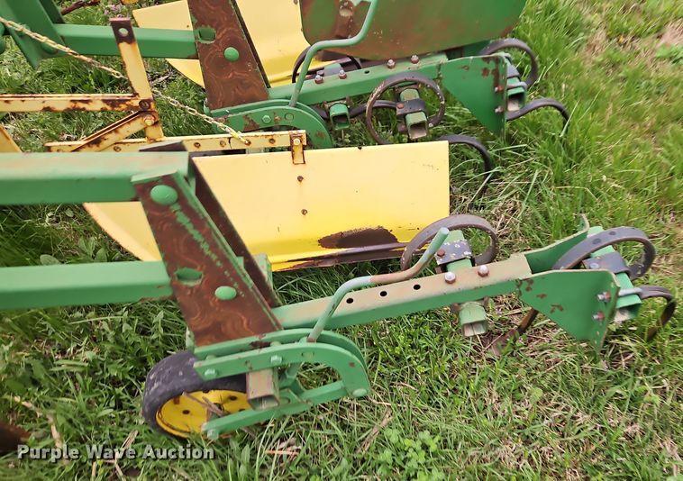 image for item DT7710 John Deere 825 row crop cultivator