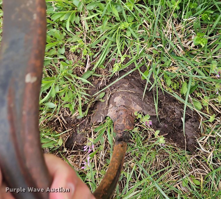 image for item DT7710 John Deere 825 row crop cultivator