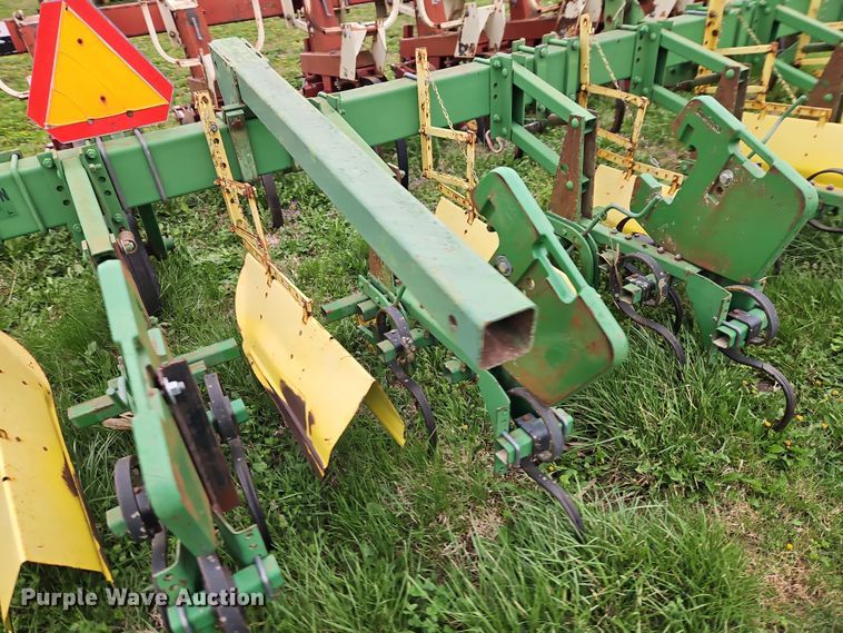 image for item DT7710 John Deere 825 row crop cultivator
