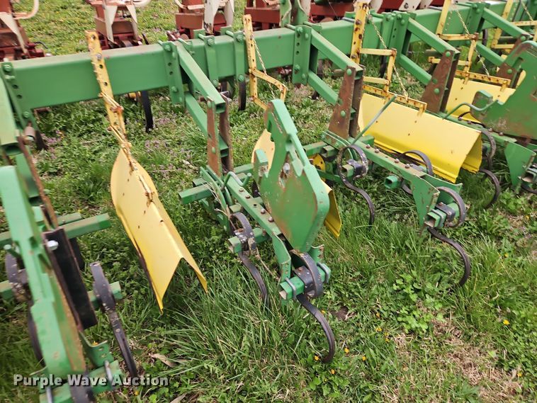 image for item DT7710 John Deere 825 row crop cultivator