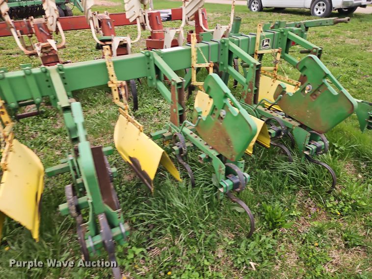 image for item DT7710 John Deere 825 row crop cultivator