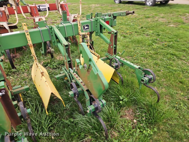 image for item DT7710 John Deere 825 row crop cultivator