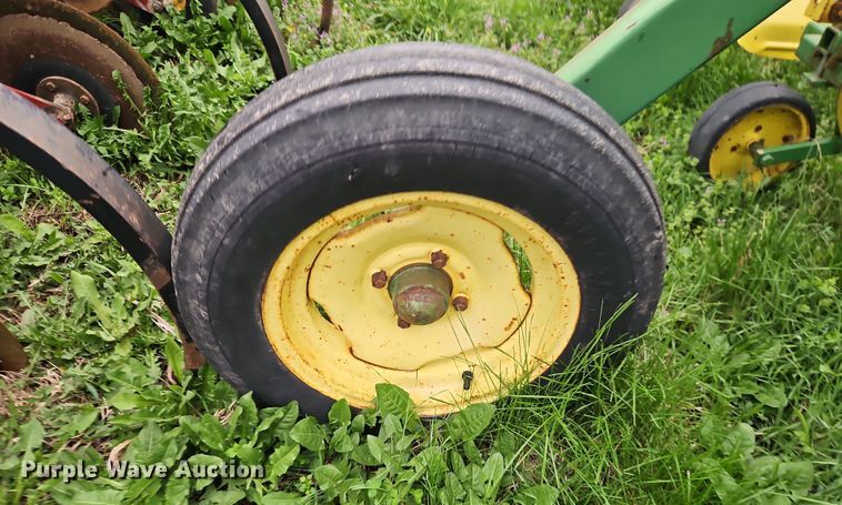 image for item DT7710 John Deere 825 row crop cultivator