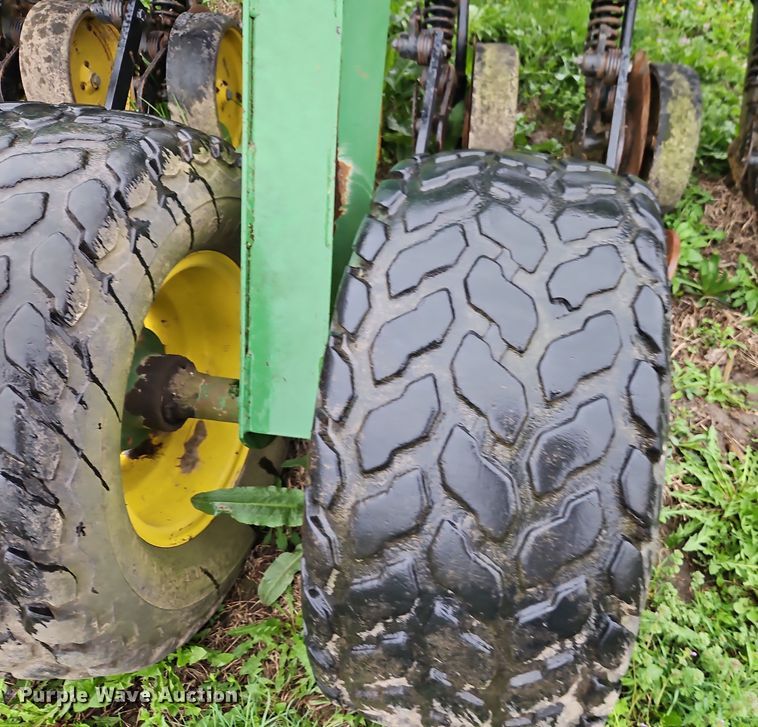 image for item DT7713 John Deere 750 grain drill