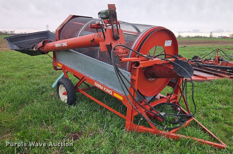 image for item DT7716 Farm King Y480 grain cleaner