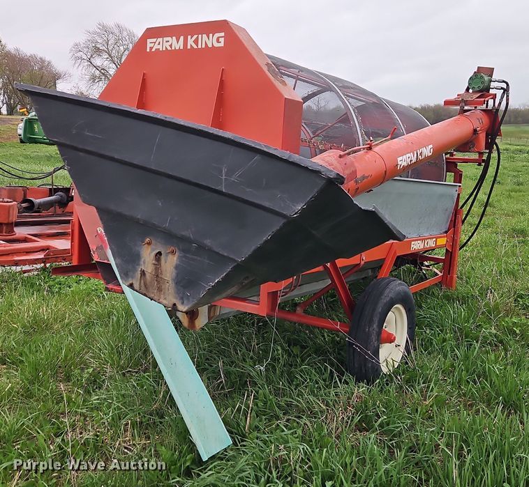 image for item DT7716 Farm King Y480 grain cleaner