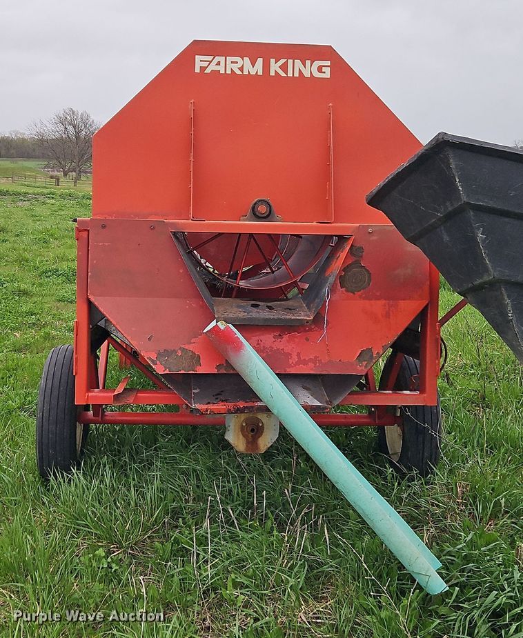 image for item DT7716 Farm King Y480 grain cleaner