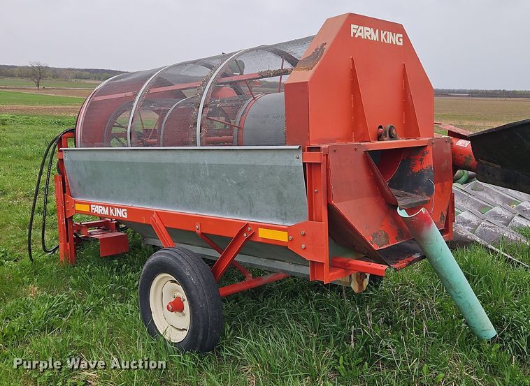 image for item DT7716 Farm King Y480 grain cleaner