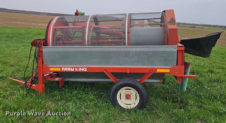 image for item DT7716 Farm King Y480 grain cleaner